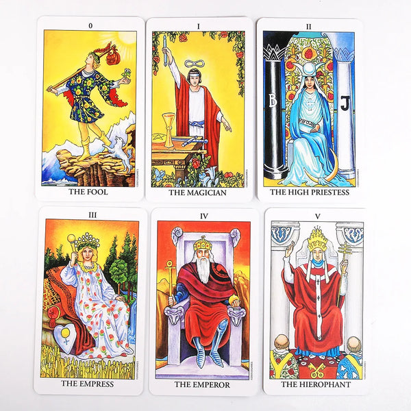 Seitsemän Rider Waite -tarotkorttia: Narri, Maagi, Keisarinna ja Ylipappi.