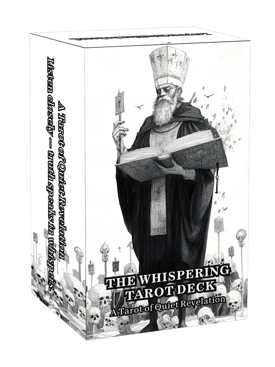 Une boîte avec un jeu de tarot intitulé The Whispering Tarot Deck, présentant une figure d'homme âgé.