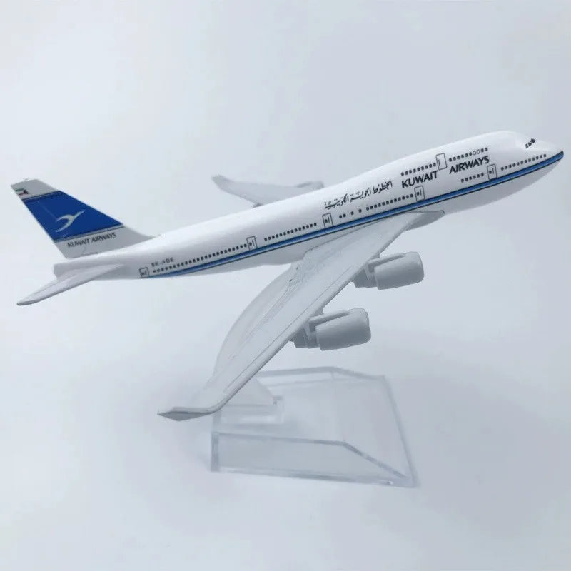 Diecast Metal Boeing Aircraft Model – 16 cm Collectible Display Piece