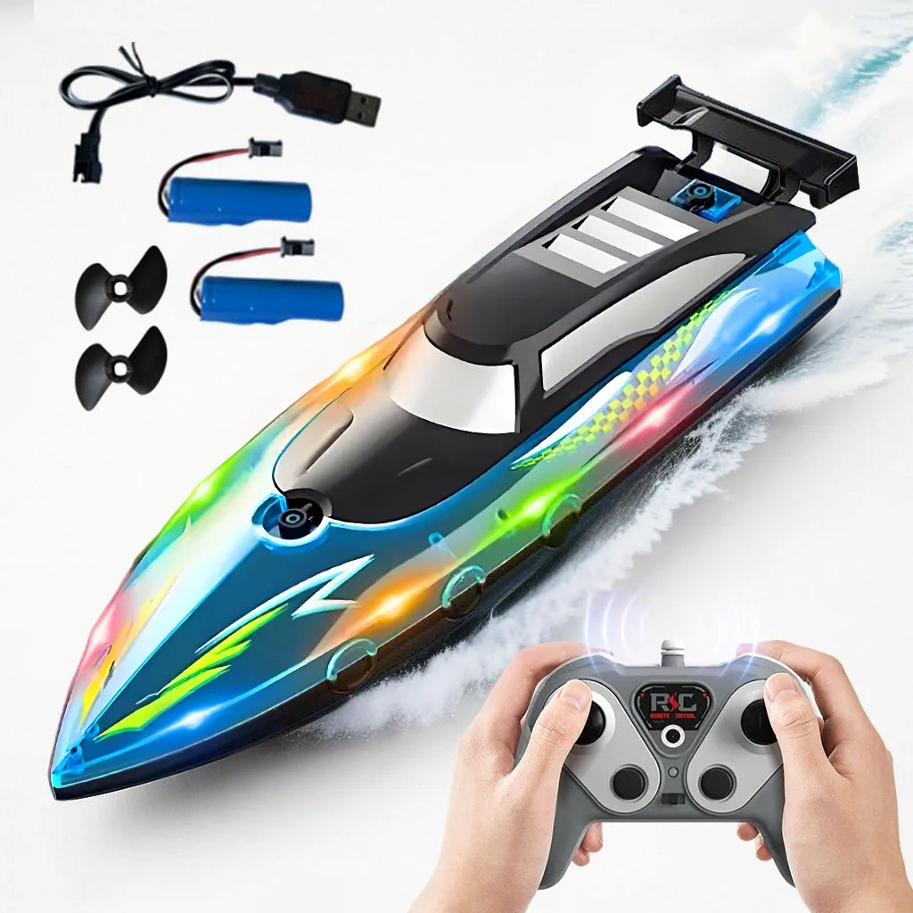 Une personne tient un bateau RC LED haute performance avec accessoires et télécommande.