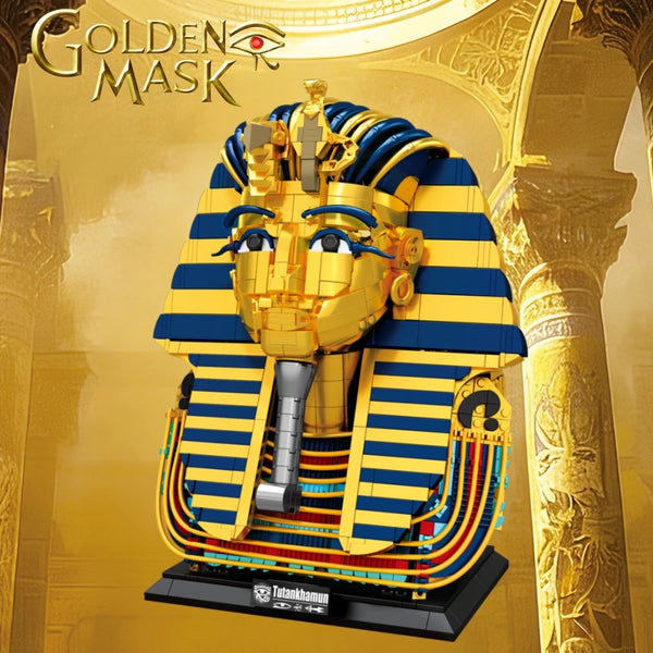 Detailreicher Bausteinsatz einer ägyptischen Pharaonen-Goldmaske mit gold-blauen Streifen.