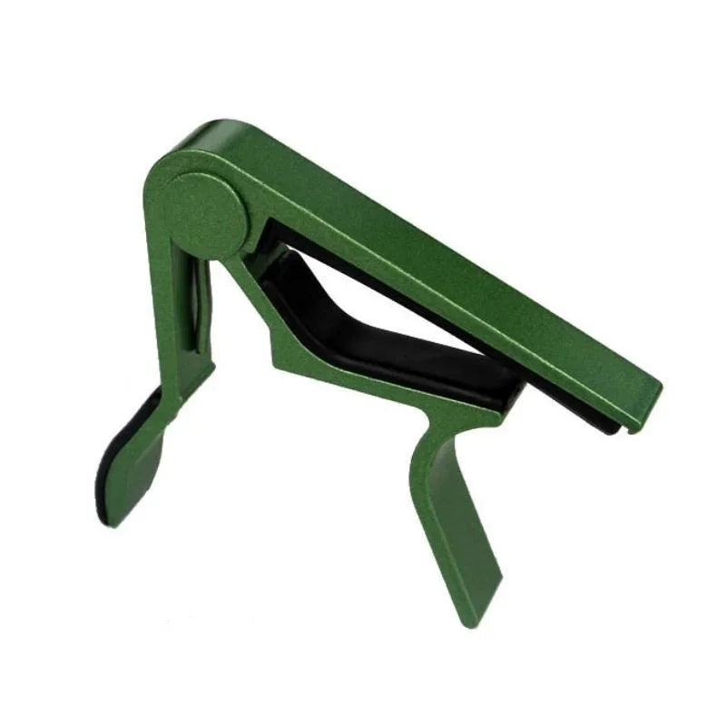 Serre-capodastre verte réglable pour guitares acoustiques et électriques.