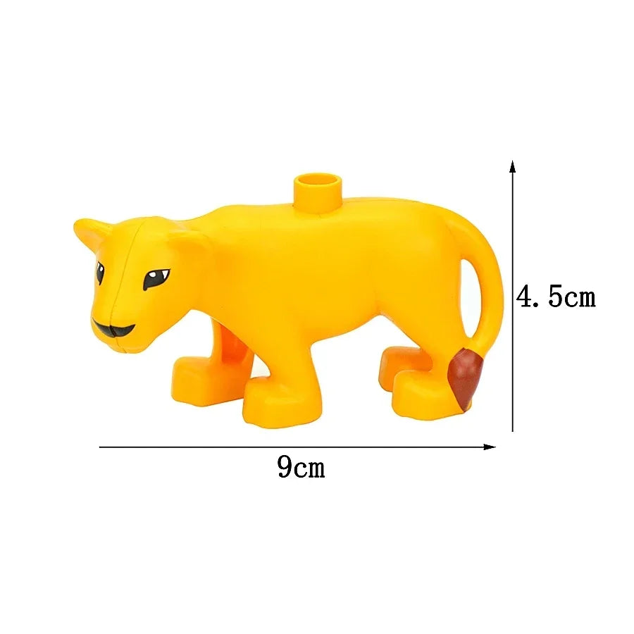 A yellow zoo animal building block set featuring a lion figure, measuring 9cm long and 4.5cm high.