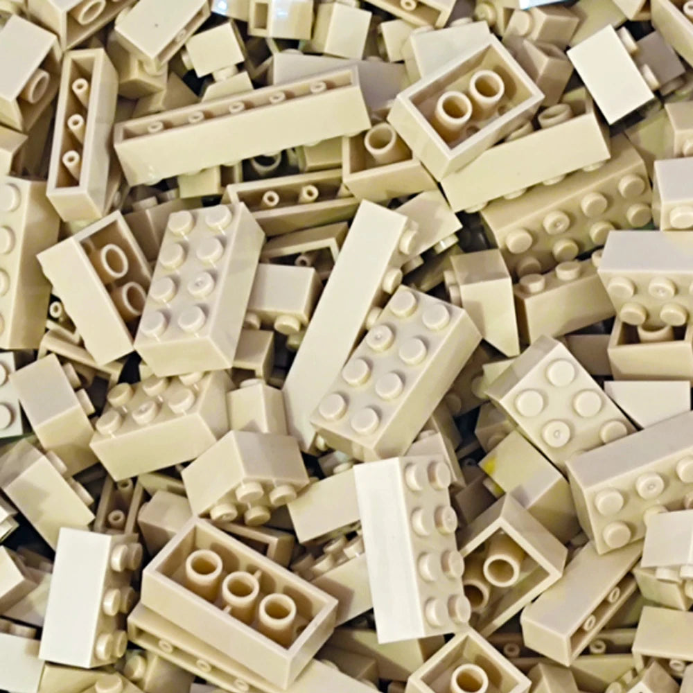 A bulk set of light beige building blocks scattered randomly.