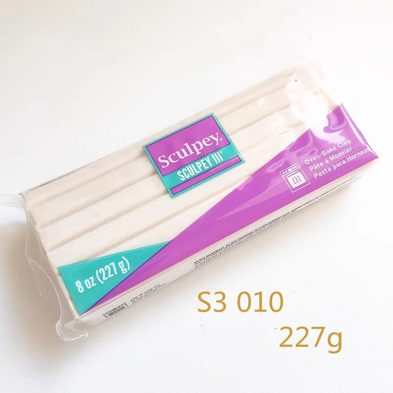 A package of Sculpey III polymer clay paste for hornear pasta is shown on a white surface.