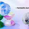 Collection de yoyos en verre iridescents de différentes couleurs, y compris bleu, vert et rose.