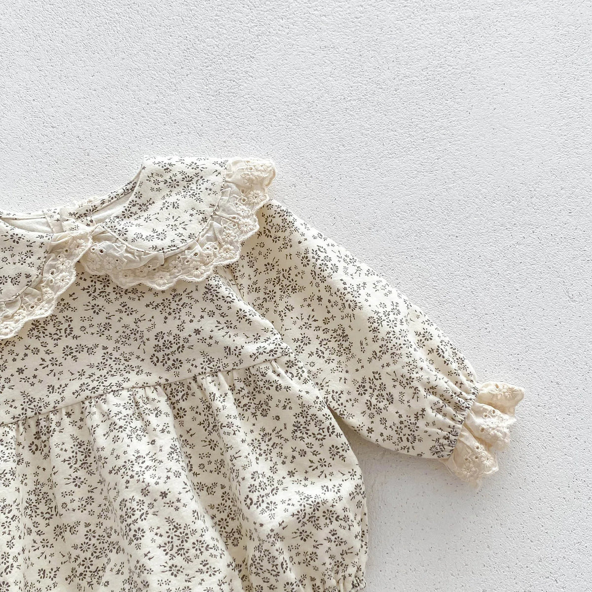 Baby Girls Lace-Trim Cotton Romper with Floral Details
