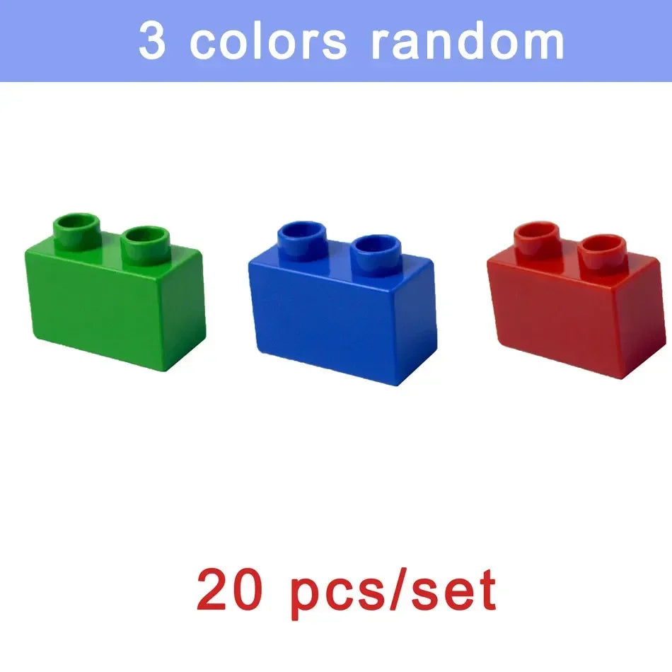 Blocs de construction colorés, verts, bleus et rouges, pour enfants.