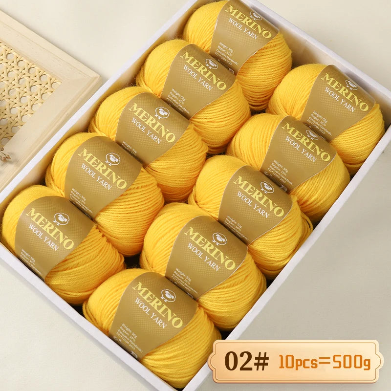 A box filled with ten balls of yellow Merino wool yarn for knitting, labeled as 10 pieces totaling 500g.