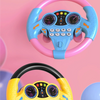Un volant rose et un volant jaune, parfaits pour les rêves de conduite des garçons et des filles.