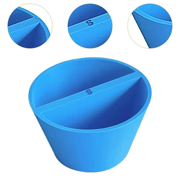 Ein Set aus blauen Töpferwerkzeugen zum Formen von Rändern, mit dem Hauptwerkzeug und zwei Ansichten aus verschiedenen Winkel
