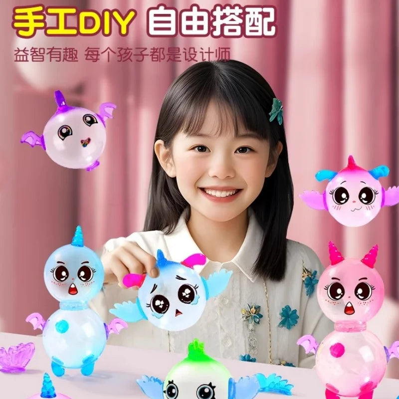 A smiling girl holds a pink balloon model and a blue balloon model, demonstrating a DIY balloon modeling kit.