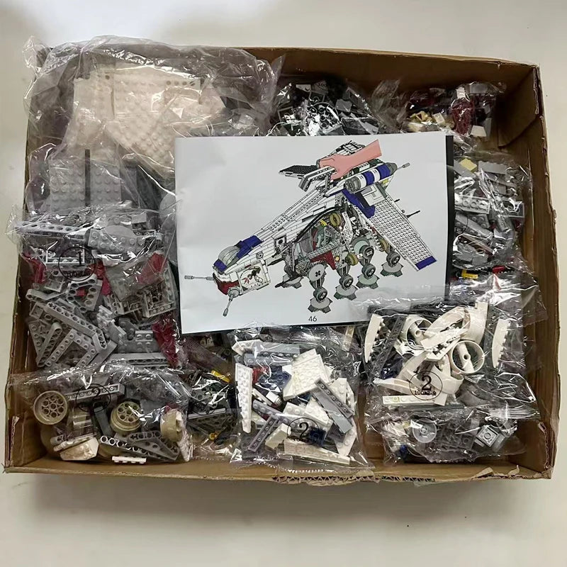 Republic Dropship AT-OT Walker Building Blocks Set (1,758 Pieces)