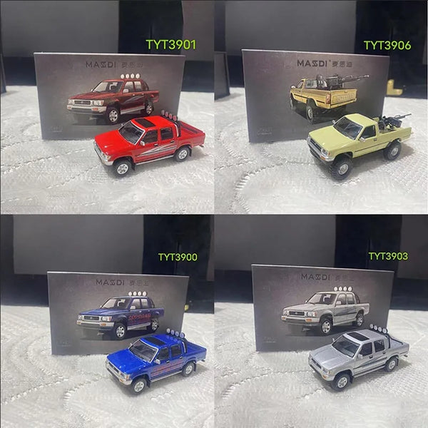 Colección de modelos a escala de Mazda y Toyota Hilux en varios colores y configuraciones.
