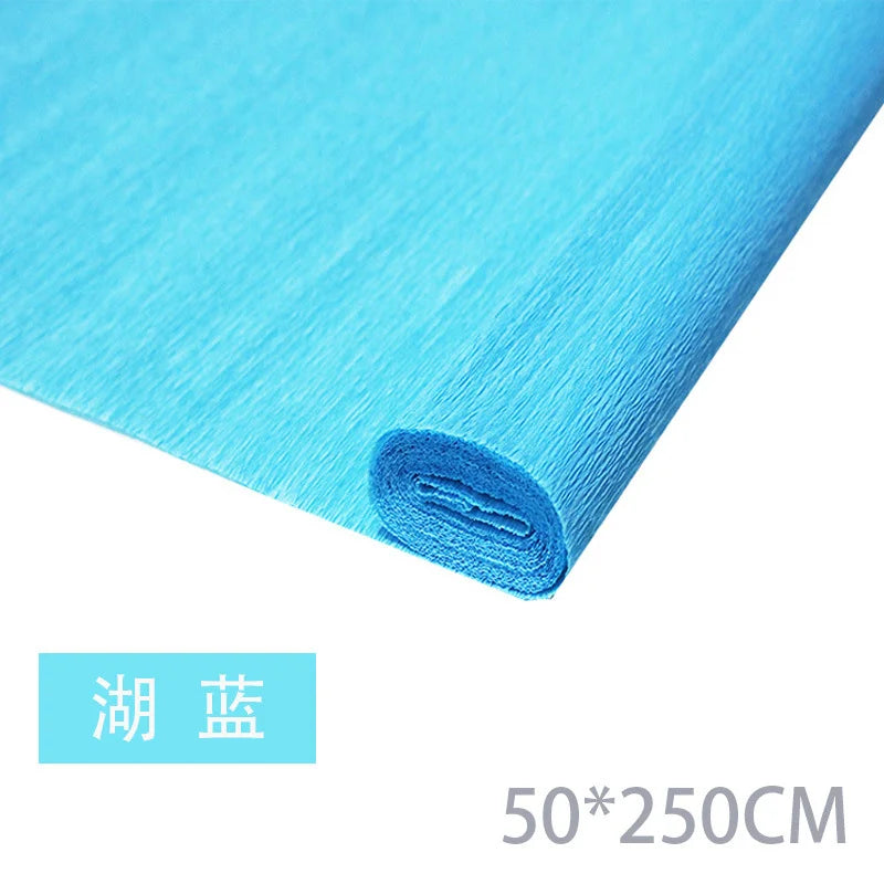 Rolle hellblauer Crêpepapier für DIY und Basteln, 50x250cm.