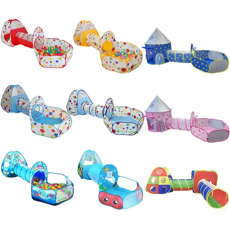 Un ensemble de trois aires de jeux pliables colorées pour enfants de différentes formes et couleurs.