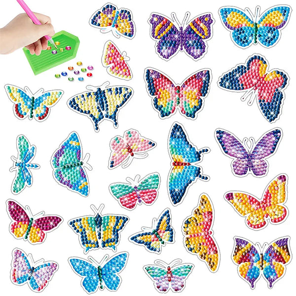 Calcomanías de pintura de diamantes brillantes con diseños florales y mariposas en tonos coloridos.