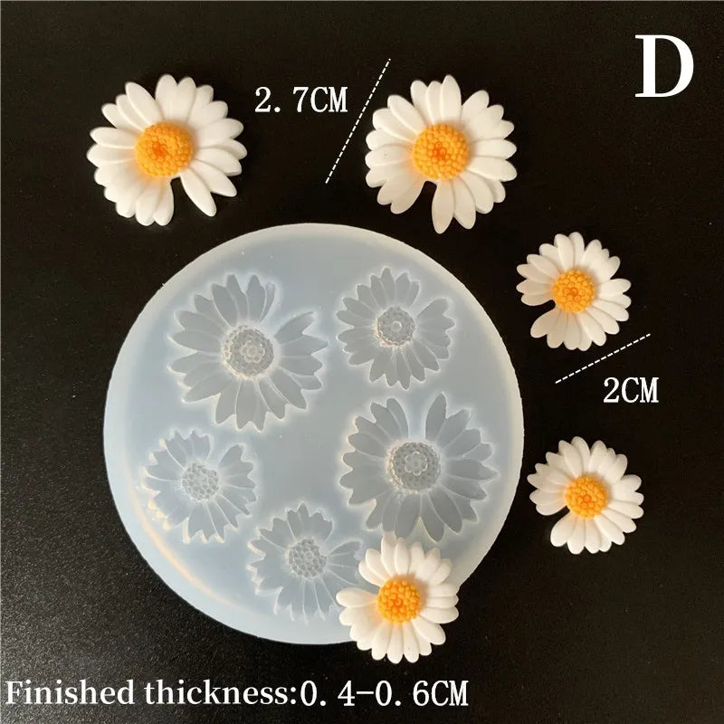 Moules en silicone pour gâteaux de différentes formes et tailles de fleurs avec marqueurs de dimension.