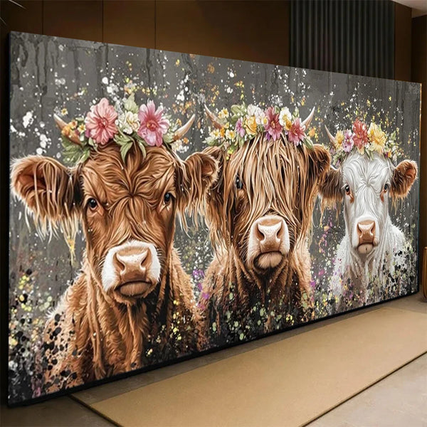 Pintura realista de tres vacas Highland con coronas florales, arte de pared para granja.