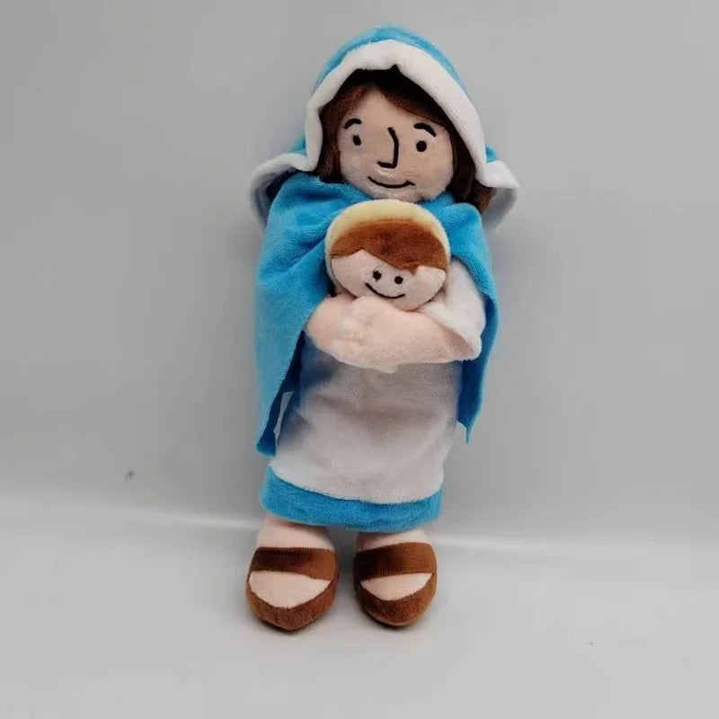 Figurine en peluche de simulation d'une mère et d'un bébé, vêtus de tissu bleu et blanc.