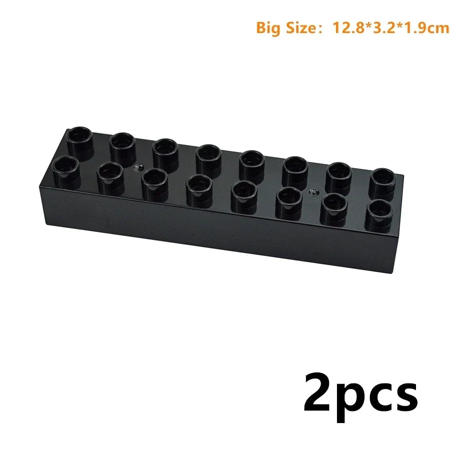 Bloc en plastique noir avec plusieurs trous, mesurant 12.8x3.2x1.9 cm.