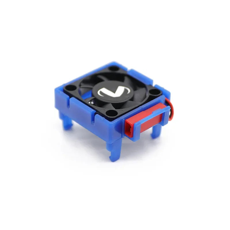 Blauer und schwarzer Hochleistungslüfter für Traxxas RC-Fahrzeuge.