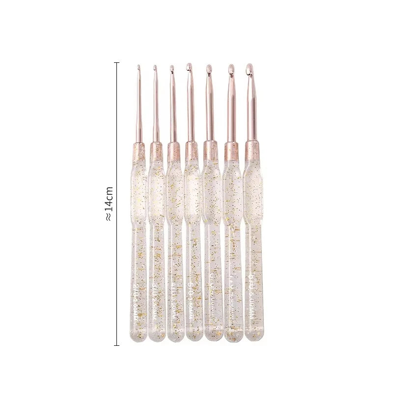 A set of seven aluminum crochet hooks with color-coded handles, varying in size from 2.0 to 5.0mm.