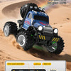 Blades- und rotfarbenes RC-Fahrzeug mit dreigangigem Verhältnis, das durch Sand fährt und 20%, 50% und 100% Geschwindigkeit d