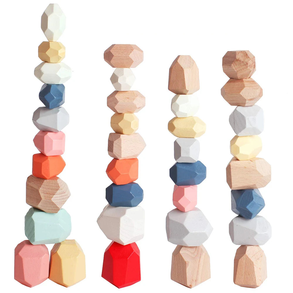 Un ensemble de blocs de construction sensoriels en bois dans diverses teintes pastel et bois naturel, empilés verticalement.