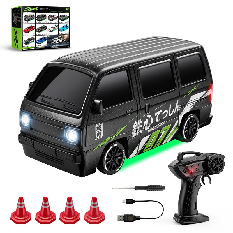 Voiture de course de dérapage noire à l'échelle 1:64 avec accessoires et emballage.