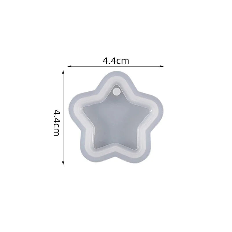A light gray heart-shaped silicone mold for resin jewelry making, measuring 4.4cm across.