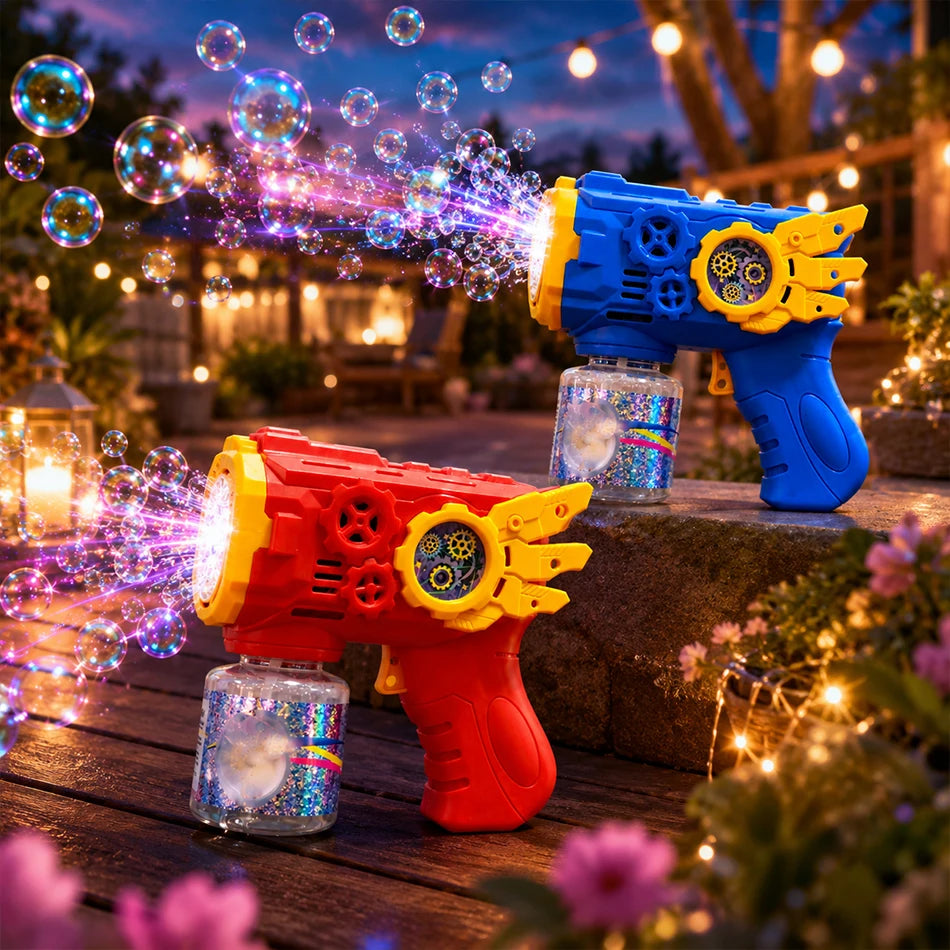 Zwei automatische Seifenblasenpistolen, eine blau und eine rot, blasen bei Dämmerung im Freien.