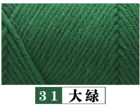 A close-up view of dark green yarn labeled as 31 大線 (Large Line).