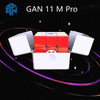 Cube magnétique GAN 11 M Pro, pièces séparées, sur fond étoilé sombre.