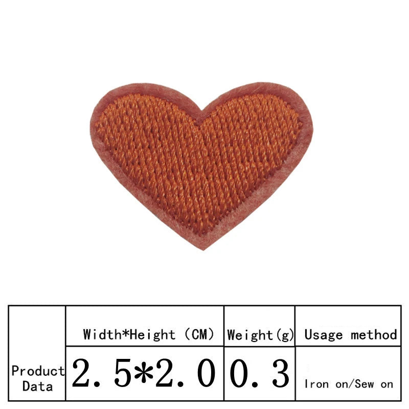 Un patch en forme de cœur en fer à appliquer, de couleur brun-rouge avec une surface texturée.
