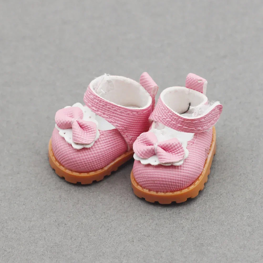 Pink casual sneakers with white laces and pink bows for 17cm Labubu dolls