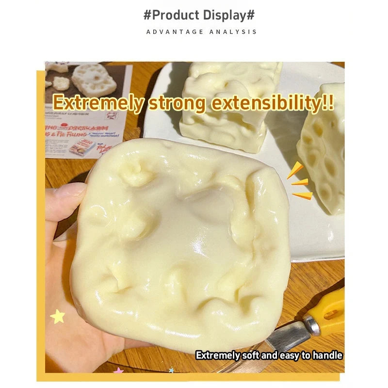 Nahaufnahme eines weichen, blassgelben, formbaren Squishy-Spielzeugs, das seine Dehnbarkeit und einfache Handhabung demonstri