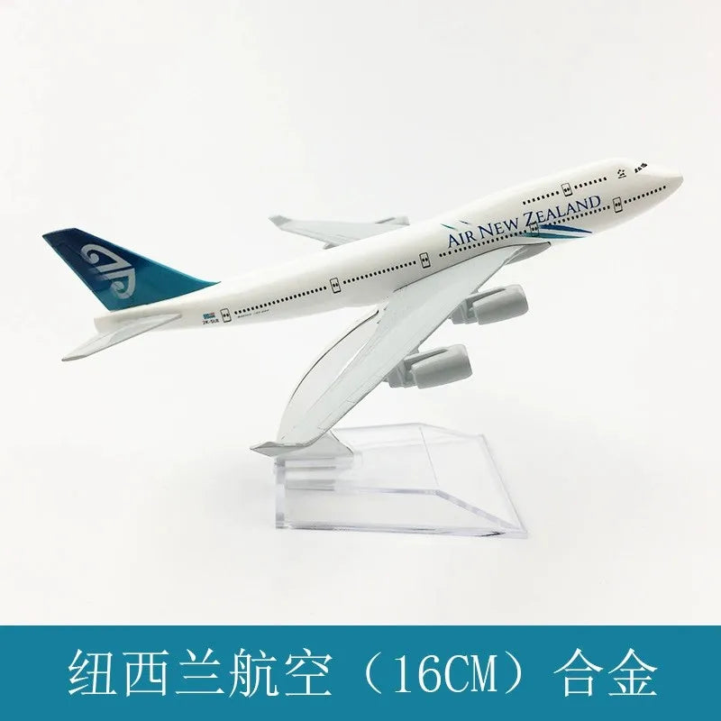 Diecast Metal Boeing Aircraft Model – 16 cm Collectible Display Piece