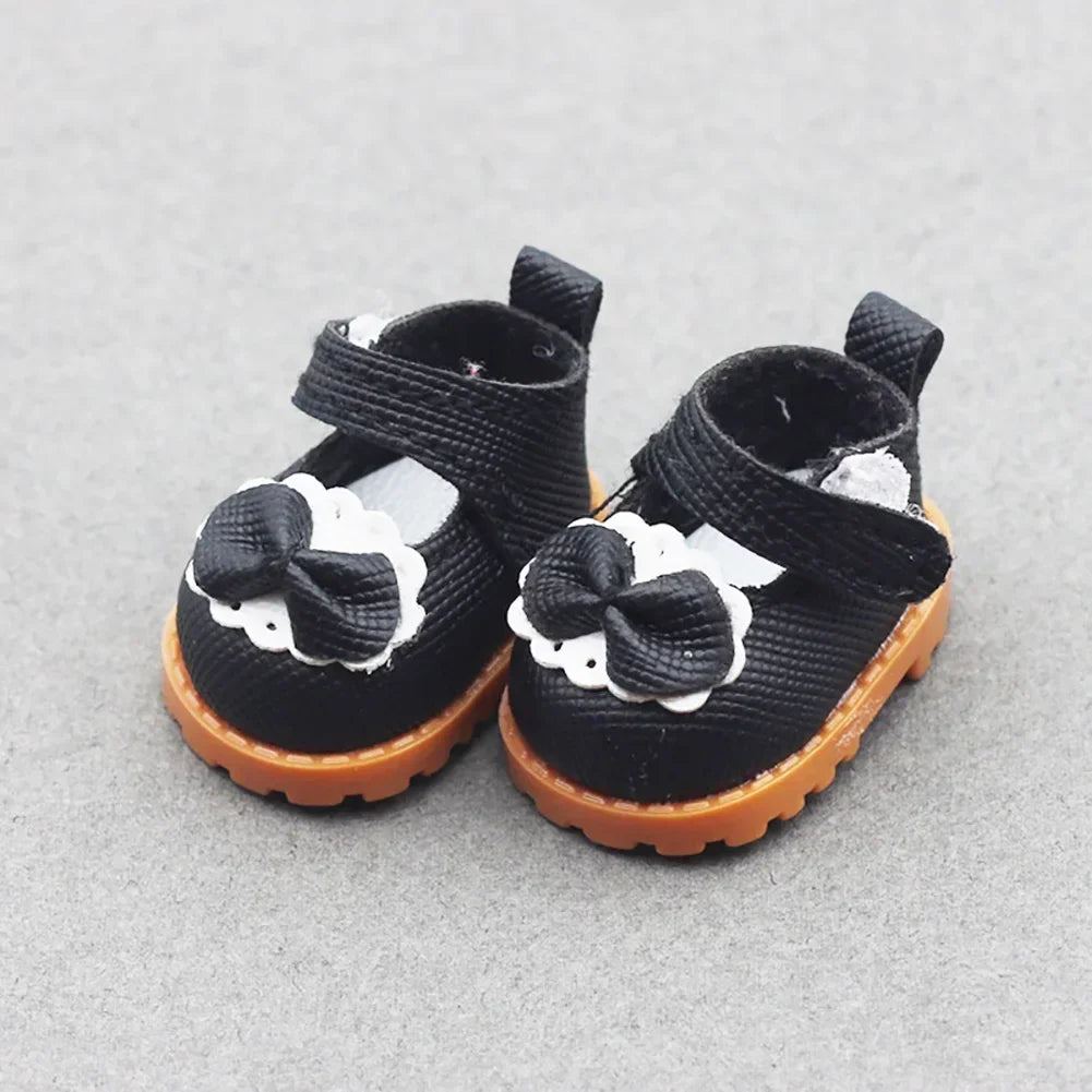 A pair of black casual sneakers designed for 17cm Labubu dolls with white accents.