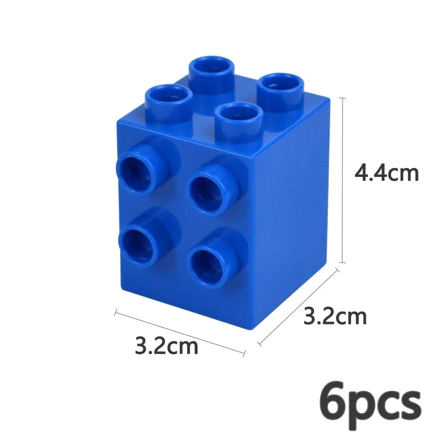 Un bloc de construction en plastique bleu avec six trous ronds sur la surface supérieure.