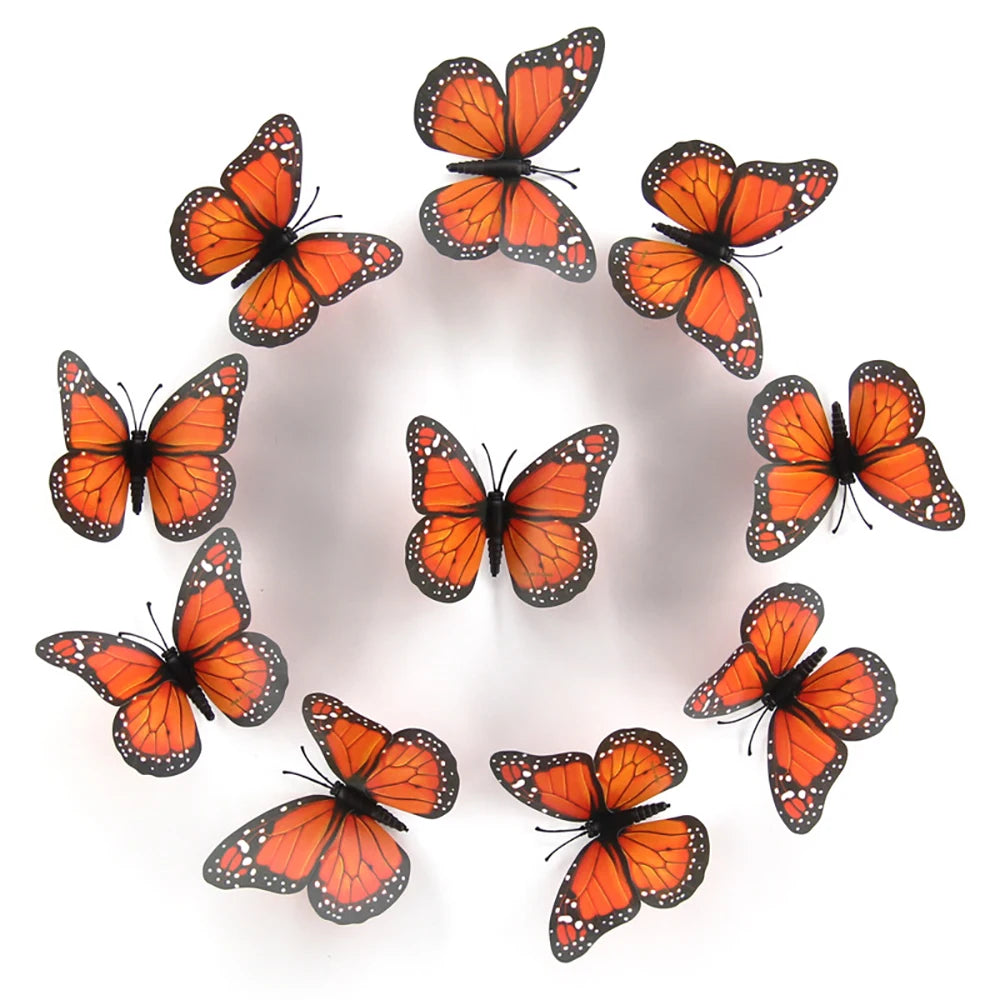 Disposition circulaire de papillons monarques oranges utilisés comme décoration murale.