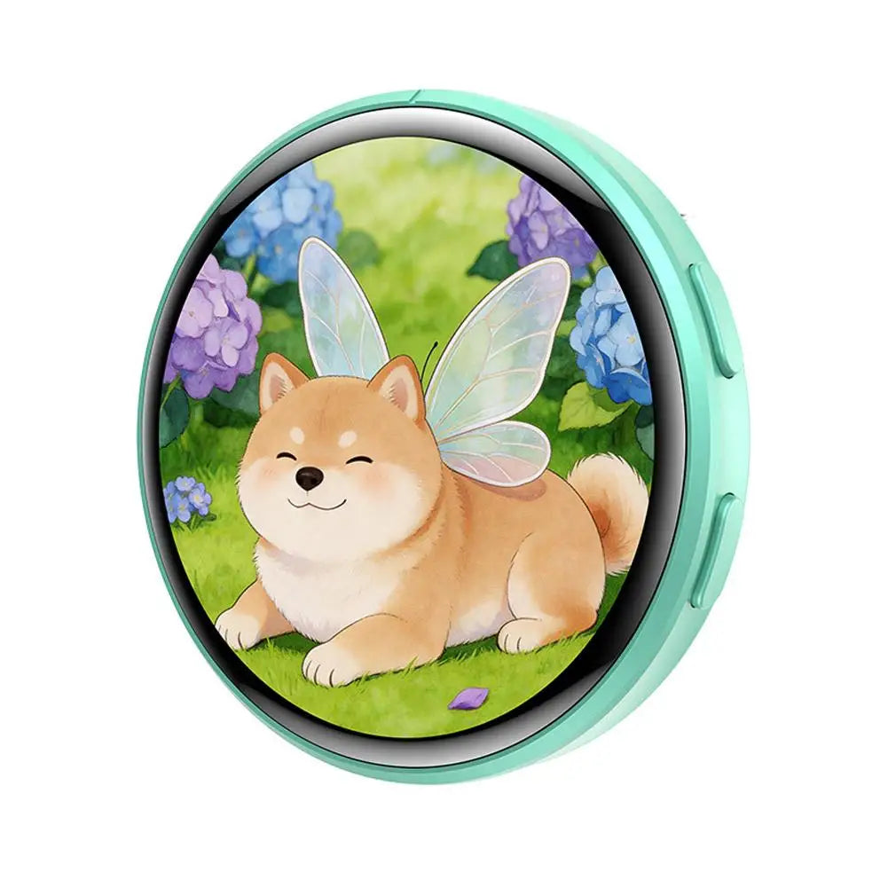 Badge digital d'un renard orange et duveteux, au repos, sur un fond floral vert.