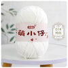 A ball of white chenille yarn with a pink label featuring Chinese characters and the number 01.
