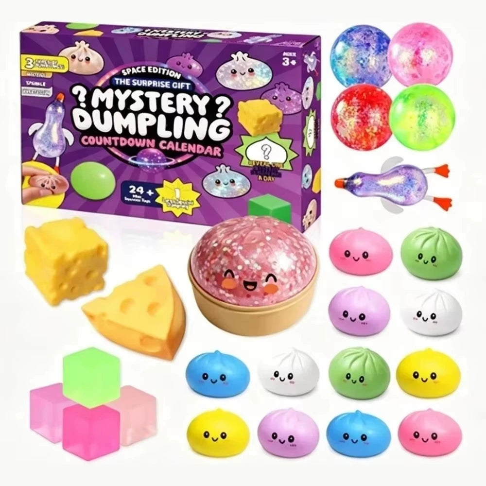 Eine Box mit einer Mystery-Squishy-Adventskalender, gefüllt mit verschiedenen bunten und geformten Squishy-Spielzeugen.