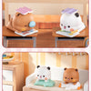 Eine Sammlung niedlicher Tierfiguren, darunter ein Panda und ein Bear, in verschiedenen Posen.