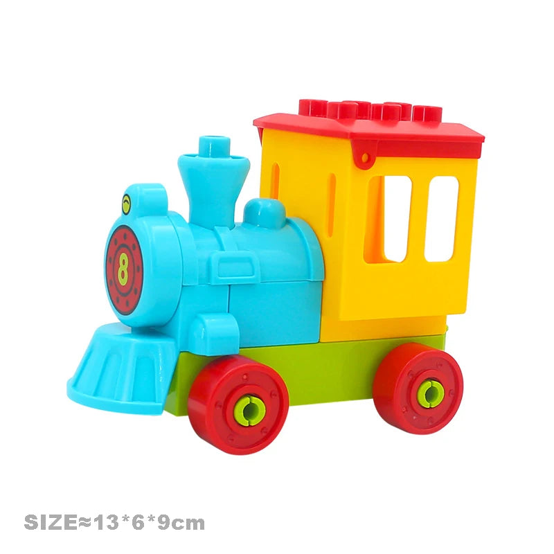 A blue city traffic building block set featuring a vehicle and an attached yellow trailer.