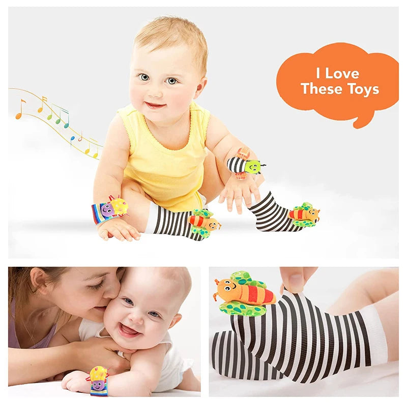 Ein Baby interagiert mit verschiedenen süßen Spielzeug-Rasseln, darunter ein gelbes und gestreiftes Spielzeug.