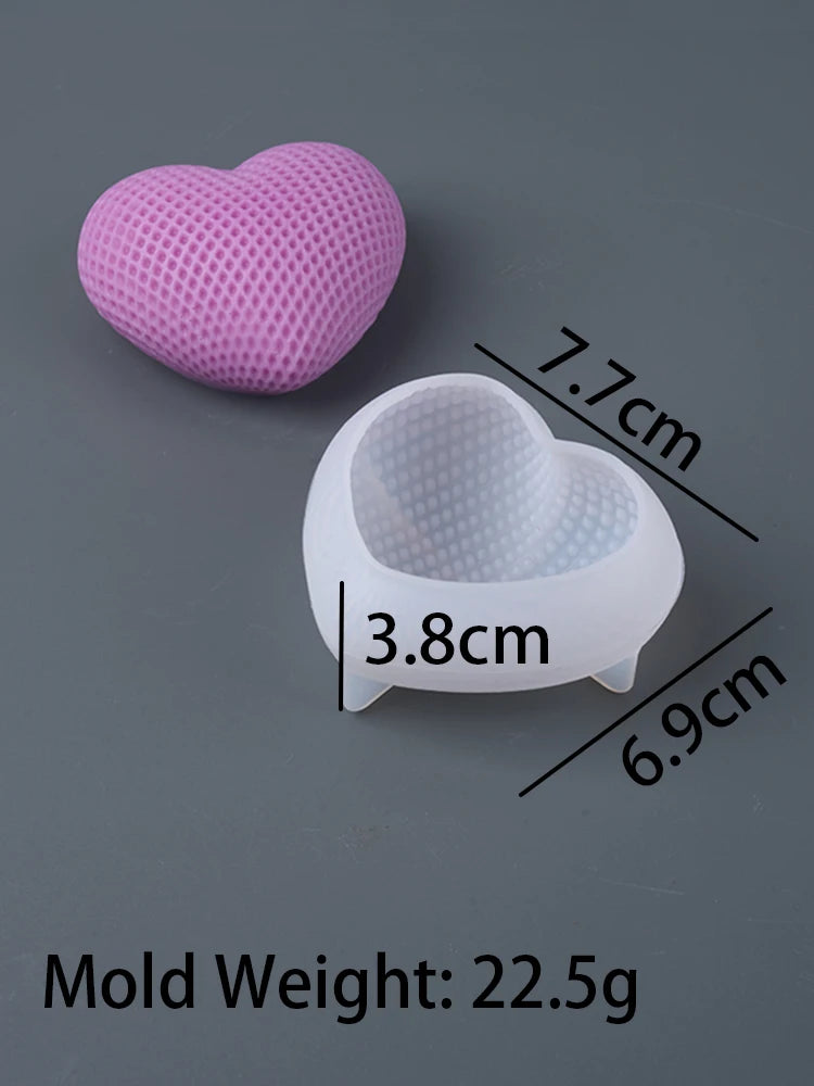 A pink silicone heart mold and a white heart-shaped container are shown with dimensions.