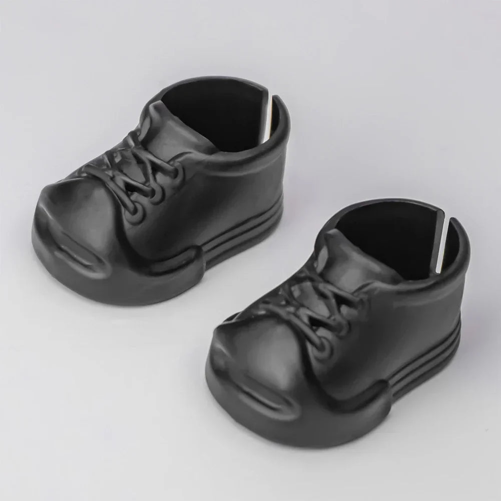 A pair of black Halloween pumpkin costume shoes for 17cm dolls.
