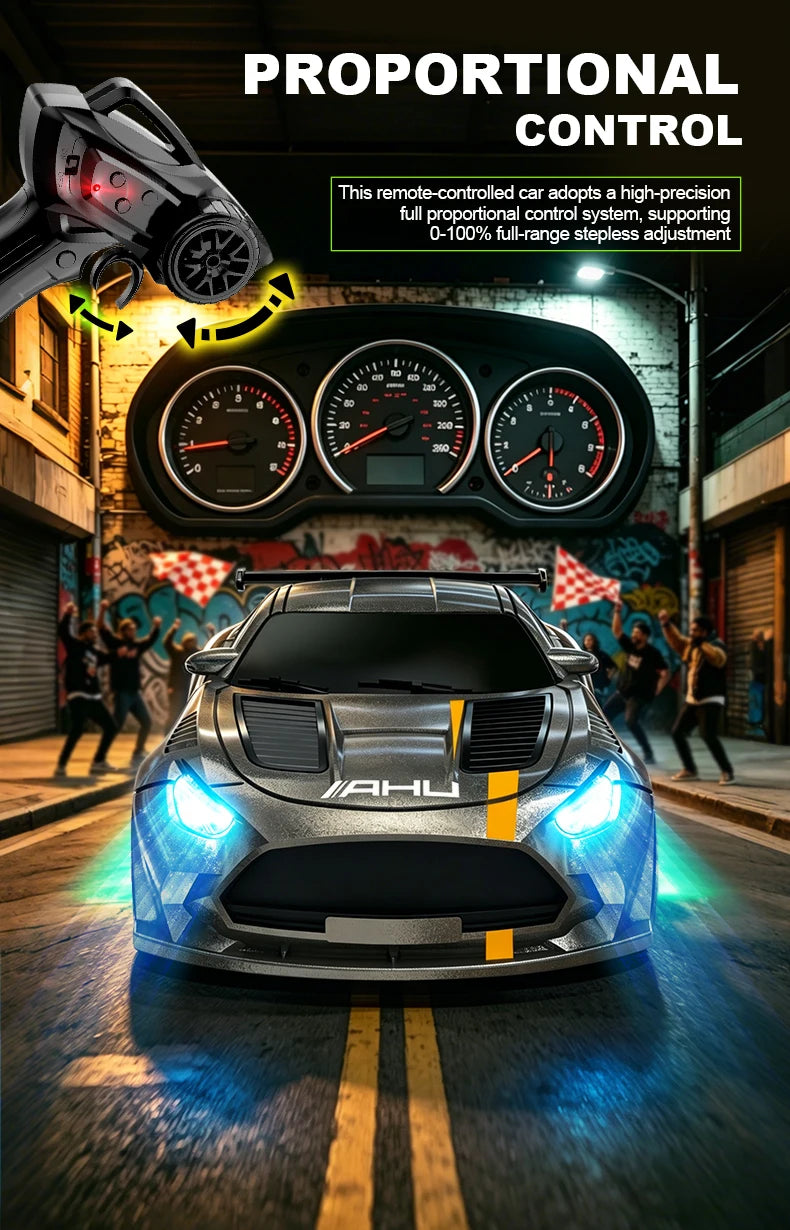 Vue rapprochée d'une voiture de course drift noire avec des lumières LED bleues sur une route, à côté d'un système de télécom